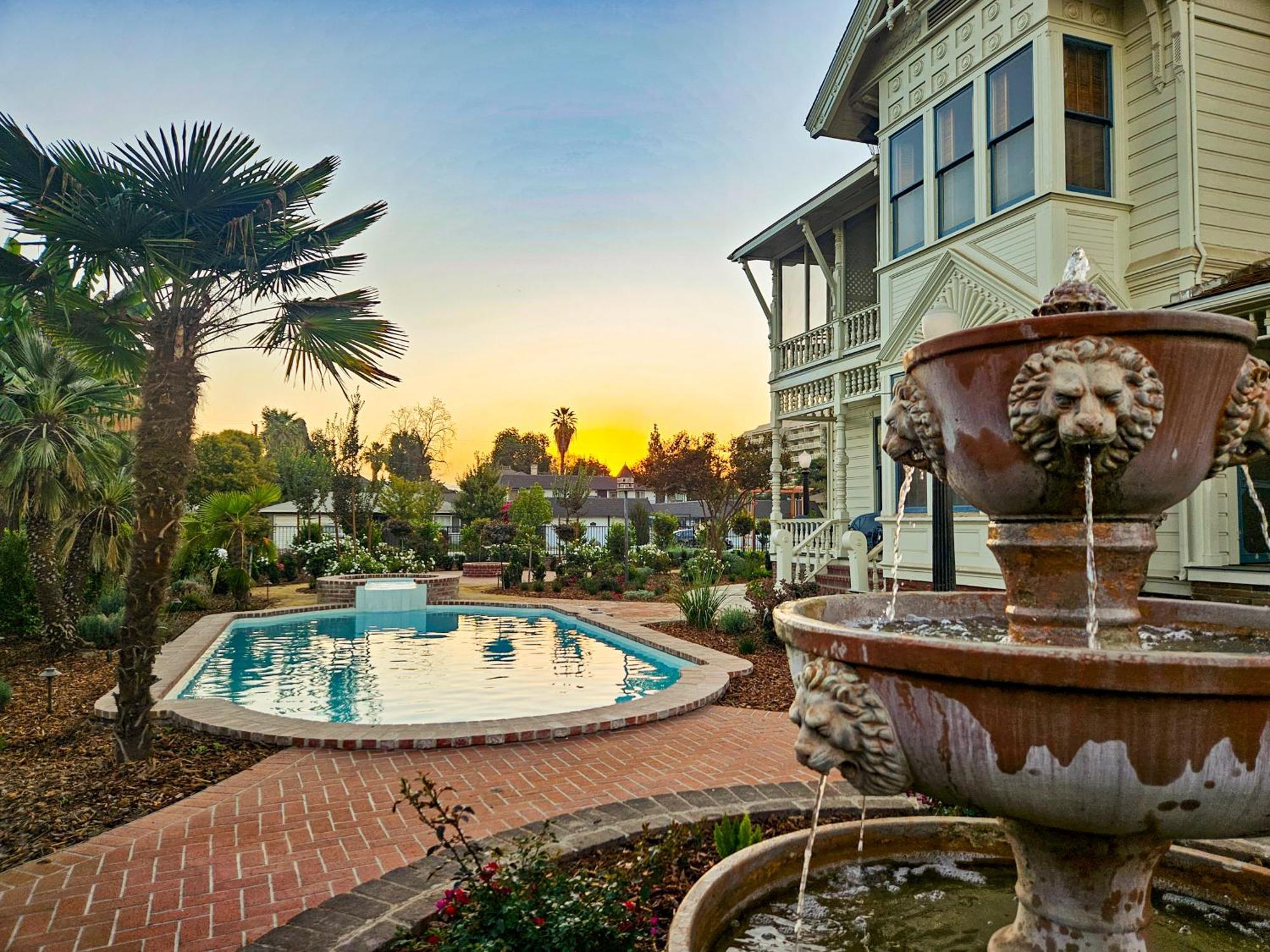 The Jd Hyde Historic Inn Visalia Extérieur photo