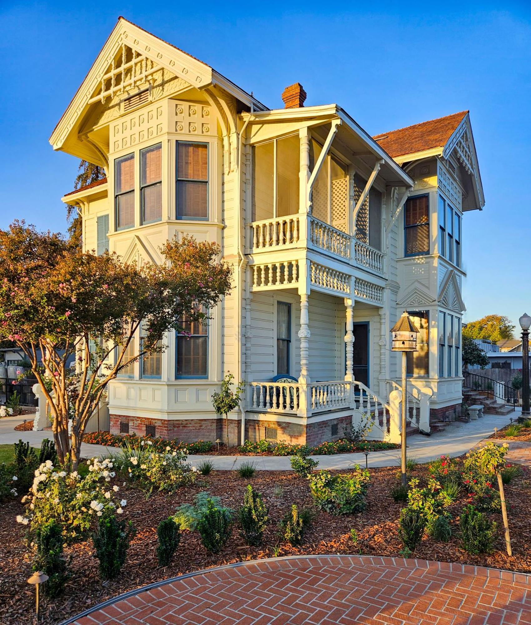 The Jd Hyde Historic Inn Visalia Extérieur photo