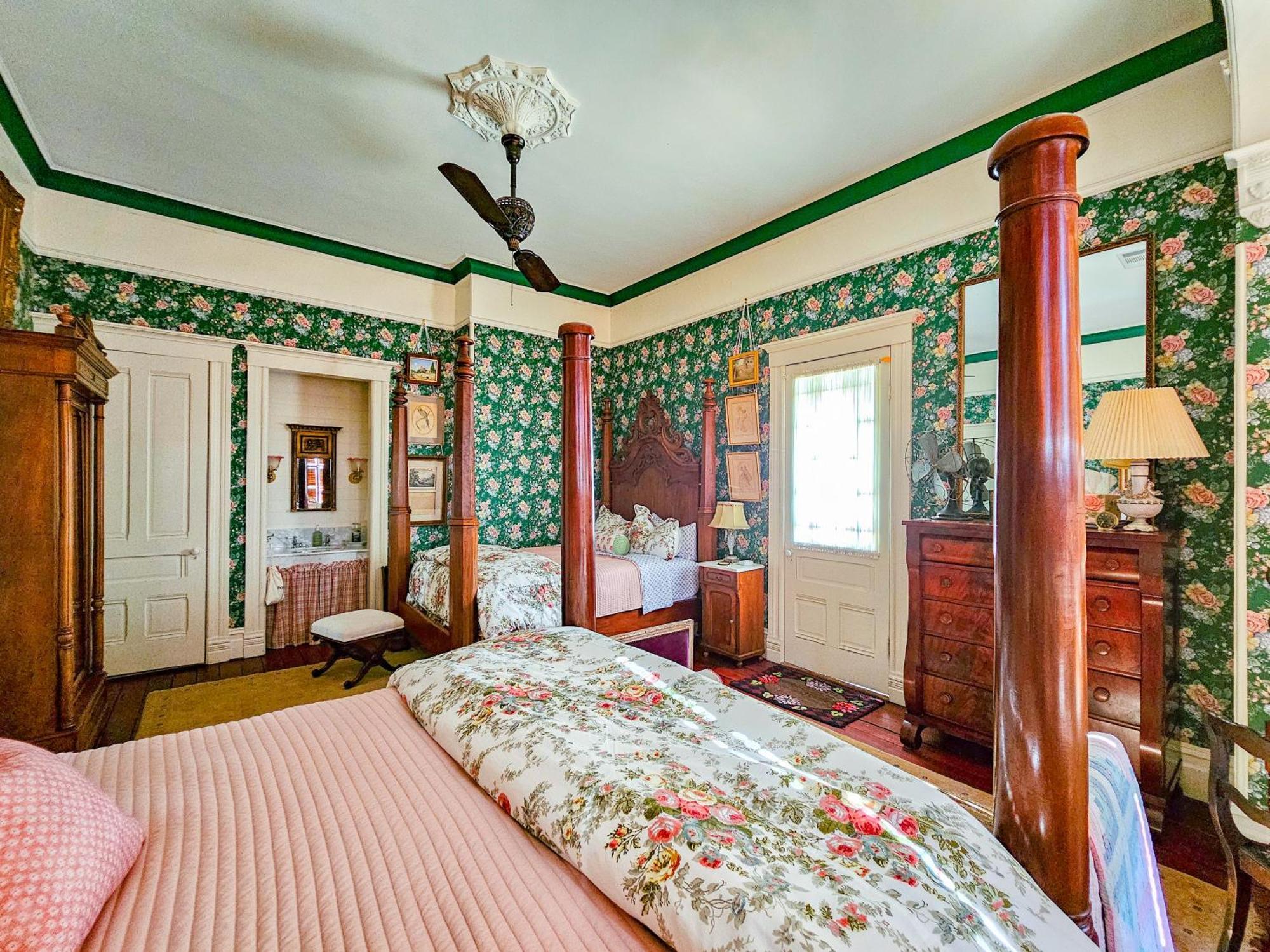The Jd Hyde Historic Inn Visalia Extérieur photo